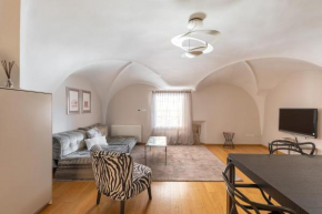 Santo Stefano Elegant Apartment by Wonderful Italy
